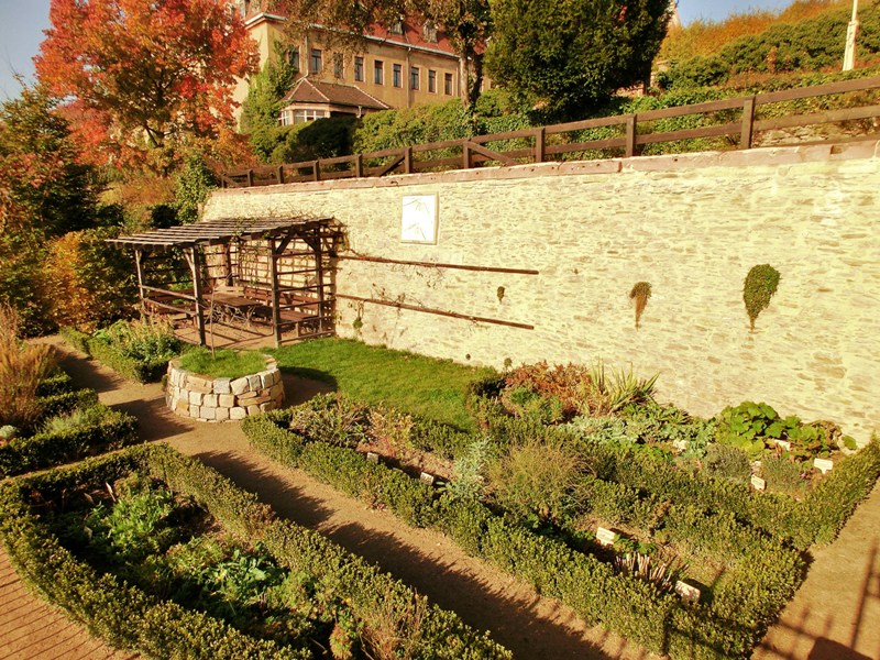 Klostergarten Wechselburg (Foto Gotthard Ladegast)